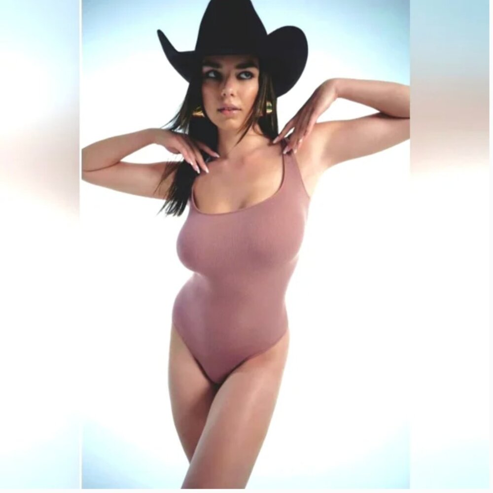 SKIMS I COTTON RIBBED BODYSUIT I ROSE CLAY I M